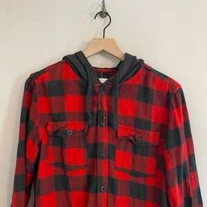 NWOT Cactus Man Ricky Singh Buffalo Plaid Hooded Button Down, Medium.
